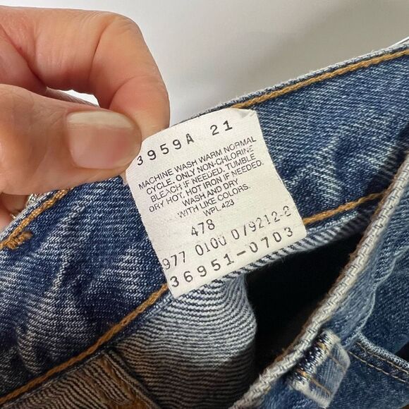 Levi's Classic Blue Denim Shorts - Picture 7 of 9